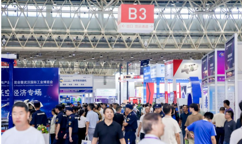 工業(yè)機(jī)器人“全家桶”來了：從搬運(yùn)到打磨，2025武漢自動化展到底有多卷？