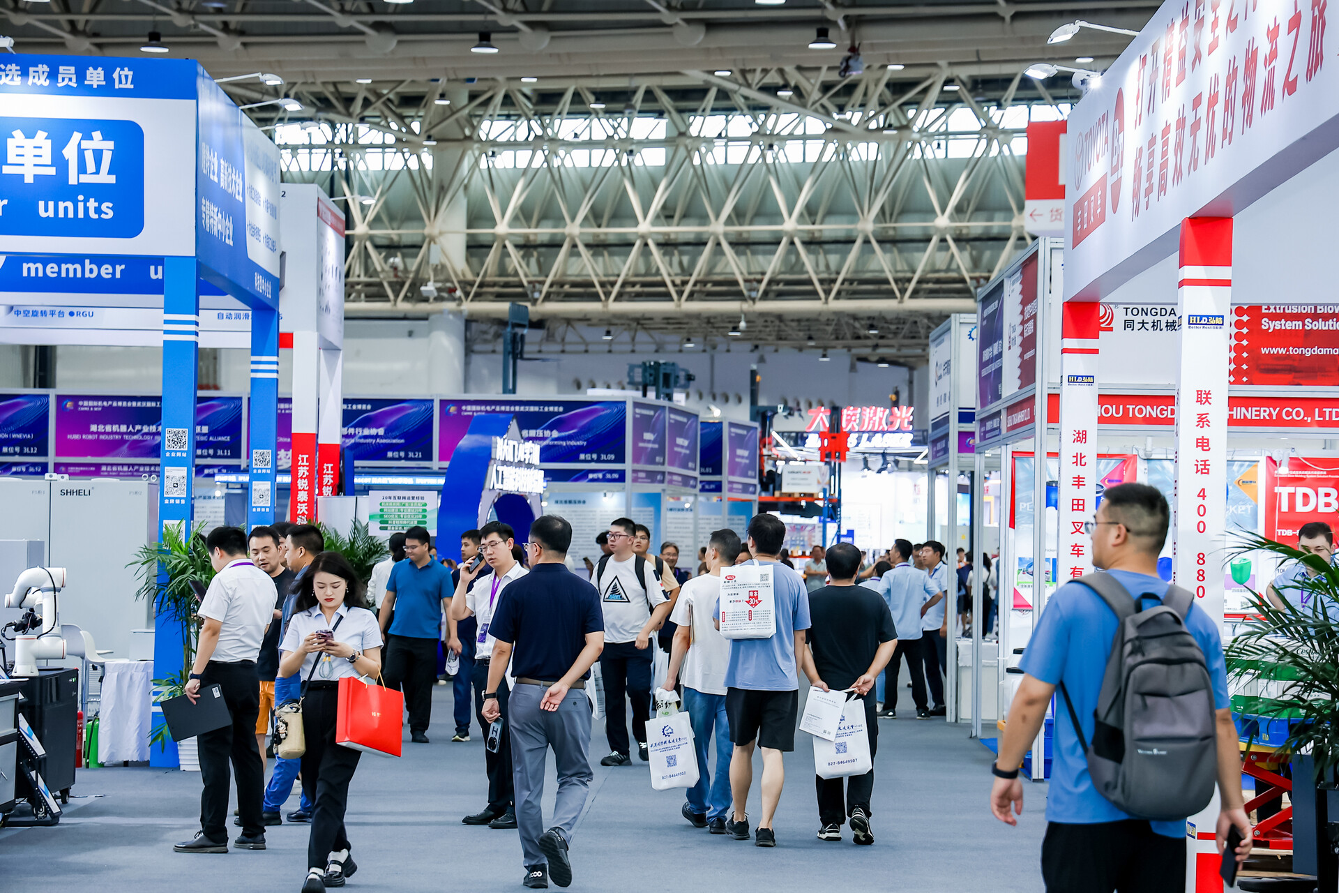 智鏈全球，2025中國(guó)機(jī)博會(huì)與武漢工業(yè)博覽會(huì)為創(chuàng)新轉(zhuǎn)型注入新動(dòng)能